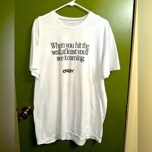 🔥 3/15 SALE 🔥 White Oakley Casual Short Sleeve T-Shirt